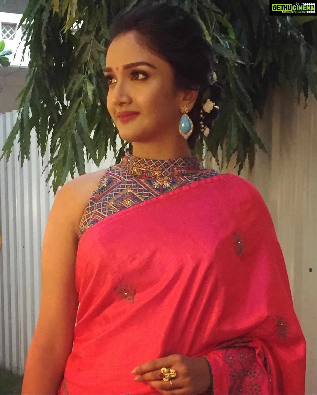 Surabhi Santosh Instagram - 🔴🟡 Happy Holi 🟣🔵