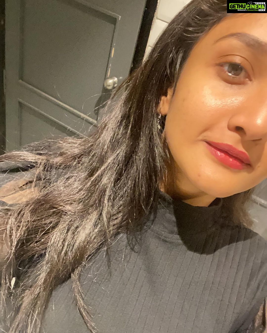Surabhi Santosh Instagram - You know you had a good night when your gallery has only 2 pics of the night 💫 Daddy Bangalore