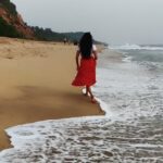 Surabhi Santosh Instagram - Nothing can match the happiness I get from just having my moment on the beach! ♥️ #Beachbabyforlife Guess the beach!