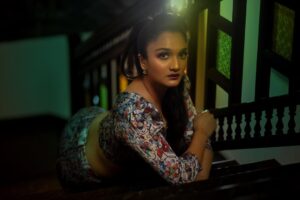 Surabhi Santosh Instagram - Be unapologetically you ♥️ Photograher: @rajesh.natarajan Makeup: @jijo_jo_the_makeup_artist Styling: @kavithasantosh29 Outfit: @w.and.mdesigns Location: @1947indianrestaurant