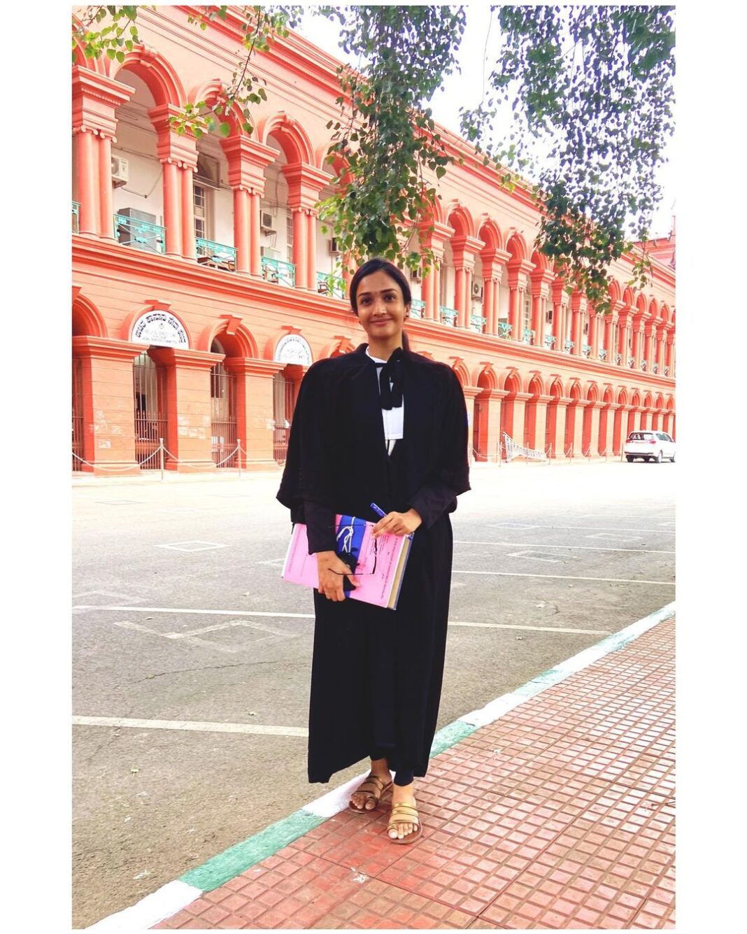 Surabhi Santosh Instagram - There is something about the colour black🖤 #RealNotReel #LawyerLife #DualLife #MakingTheMostOfit