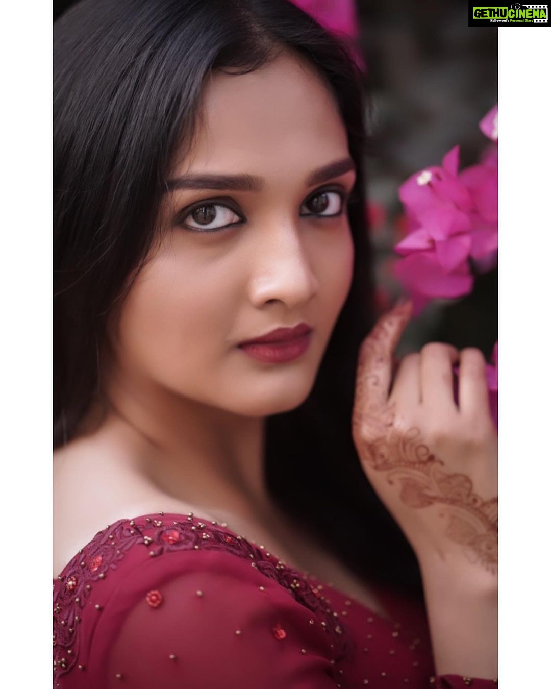 Surabhi Santosh Instagram - Like wildflower, grow where people least expect it♥️ @wevaphotography @saanskari