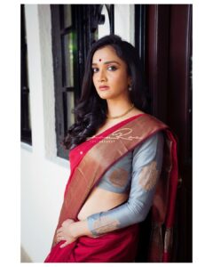 Surabhi Santosh Instagram - And perhaps what made her beautiful
was not her appearance or what she achieved, but in her love and in her courage, and her audacity to believe: no matter the darkness around her, Light ran wild within her and that was the way she came alive, and it showed up in everything - Morgan Harper Nichols

Saree and blouse by @malli.designs
Photography @ayaanrao_
Hairstyle and draping @makup_by_anuradha_prem