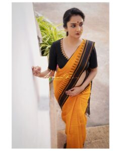 Surabhi Santosh Instagram - Her soul is fierce 
Her heart is brave.
Her mind is strong ❣️

Saree and blouse by @malli.designs
Photography @ayaanrao_
Hairstyle and draping @makup_by_anuradha_prem 

#Saree #SareeLovers #RedSaree #SilkBlouse #MampazhaSaree #YellowSaree #Cotton #YellownAndBlack #Draping #quintessentiallyindian #SareeClad
