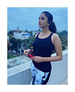 Surabhi Santosh Instagram - This Diwali gift yourself the feeling of unconditional joy by living in the present by worrying less, eating healthy, exercising more and listening to good music. Take each day at a time, keep your mind and body healthy and you’ll be okay✨
 
Mevofit Atom Play X100 wireless earbuds is helping me with just that! #WorkoutMusic #ExtraMotivation
#Wirelessearbuds #beboldwithmevo #HyperXNetwork