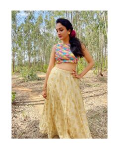 Surabhi Santosh Instagram - 5 days to go for #Tiruvonam ❤️
Crop top from @shancolors ✨
.
.
#OnamLook #mandatory #whiteandgold #Festivities #Onam2020 #Cantwait #onamathome  #InstaGlam #Minimalistic #Bangalore #BangaloreBlogger #MalayaliKutty #Malayali #Kerala #Kochi #Mallugram #EnteKeralam #happyVaishu #Malluness