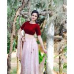Surabhi Santosh Instagram - ✨✨✨ Lehenga: @pink.porcupine.pp Photograher: @rohit_l_narayan Makeup: @bridalmakeupsomu . . . #IndianFashion #TraditionalGlam #Throwback #Pastels #Lehengas #highneckblouse #maroonoutfit #pasteloutfits #Pastellove #InstaGlam #Bindi #Glitter #Bangalore #BangaloreBlogger #MalayaliKutty #Malayali #Kerala #Kochi #Mallugram #EnteKeralam #happyVaishu