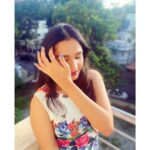 Surabhi Santosh Instagram – #Glowup people! Ain’t nothing in this world that can dim your #shine except you, yourself🌸 
#SpreadingSomeMagic #PinchOfPositivity #Vibetribe #StayHappy #ConsciousEffort #Perkup