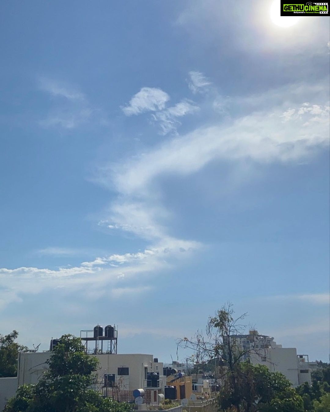 Surabhi Santosh Instagram - It rains, it pours in all its might just to get wiped away by the ever-shining sun and then Mother Earth surprises us with the colors that paints over the gloominess that once was. #Nature teaches us yet again, to be patient, wait out the storm and see the magic π Pic 4 to 1- taken in a span of 3 hours. #NatureInAllItsGlory #MagicOfNature #SilverLinings #Rain #Storm #SunShinesBright #Rainbow #SmallJoys #Bangalore #Bangloreweather My Home Exhibition