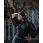 Surabhi Santosh Instagram - Lantern sleeve black high-neck top by @shein_in ♥️ Shop my look and enjoy extra 10% discount on orders above 1500 INR with my coupon code “Surabhi” valid till Mar 31st, 2020. @sheinofficial @shein_in #shein @hyperxnetwork #hyperxnetwork . . . Makeup and styling 🙋🏻‍♀️ Photography @rajesh.natarajan