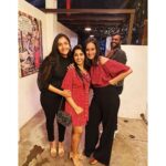 Surabhi Santosh Instagram - Mr.Unknown photobombing our cute picture! Things like these are what I like about #NammaBengaluru #JustlikeOldTimes #Trio #BangaloreVibes #Happiness #FunNights