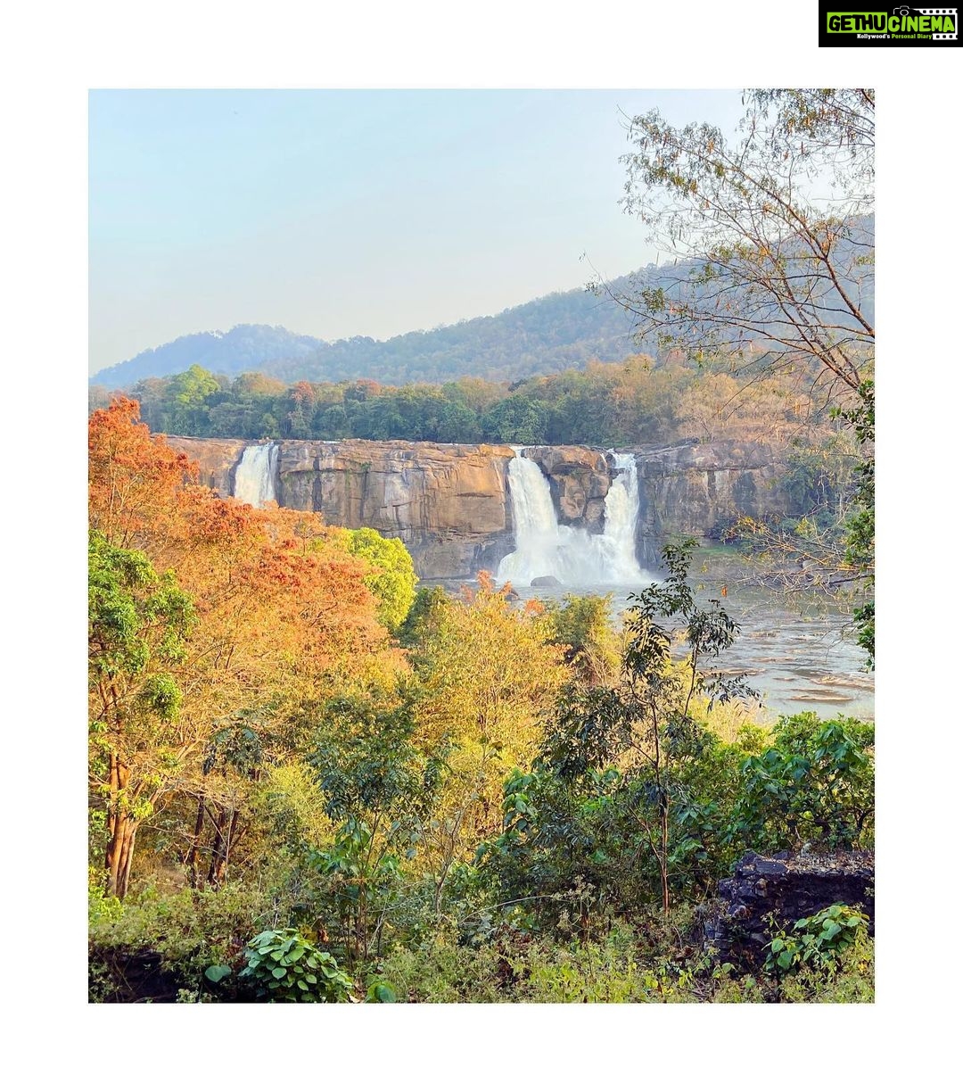 Surabhi Santosh Instagram - #Kerala you beauty! #TravelStories #Athirapally #Waterfalls #Beauty #Scenic #godsowncountry Athirapally Waterfalls
