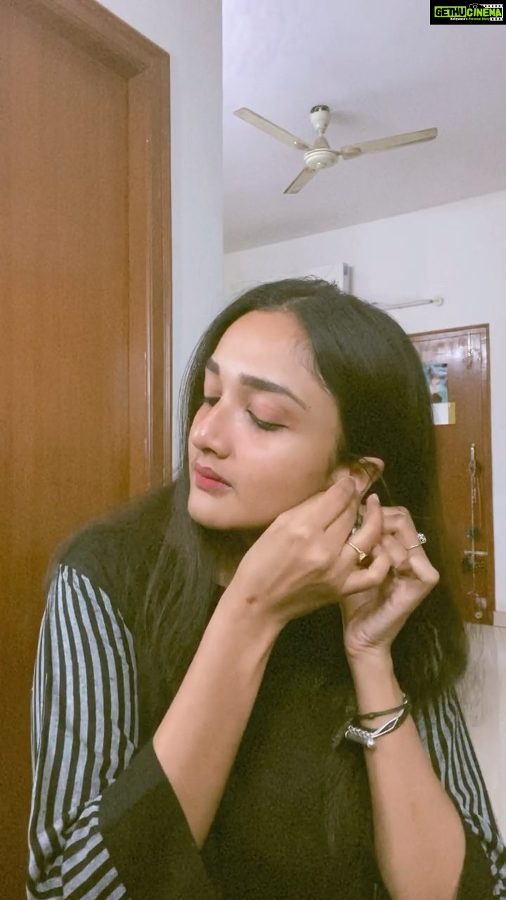 Surabhi Santosh Instagram - My morning ritual of getting ready for court❣️ I think it’s important to spend sometime in the morning with yourself even it’s just for a few minutes. To sit in calmness before the chaos of the day ensues. To look in the mirror and actually SEE yourself and see the details that time has left behind on your body. So that you can be grateful of all the seasons you were able to witness, all that you were able to feel, sense and experience and the fact that you are here.. now.. breathing ❣️