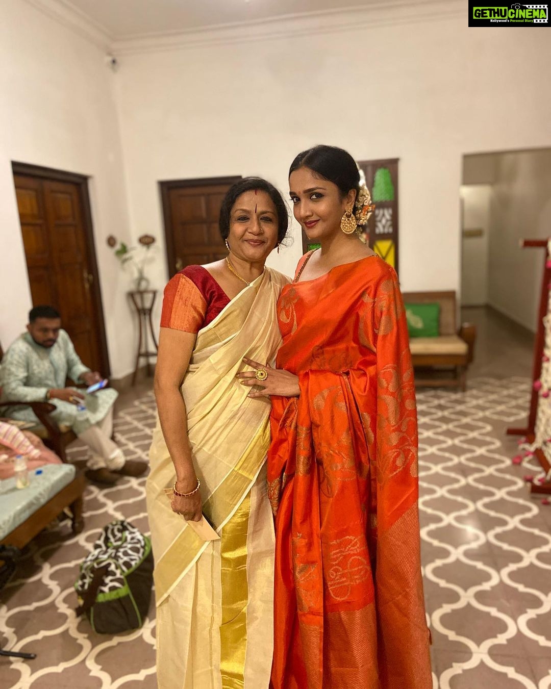 Surabhi Santosh Instagram - #Family 🥰🥰🥰