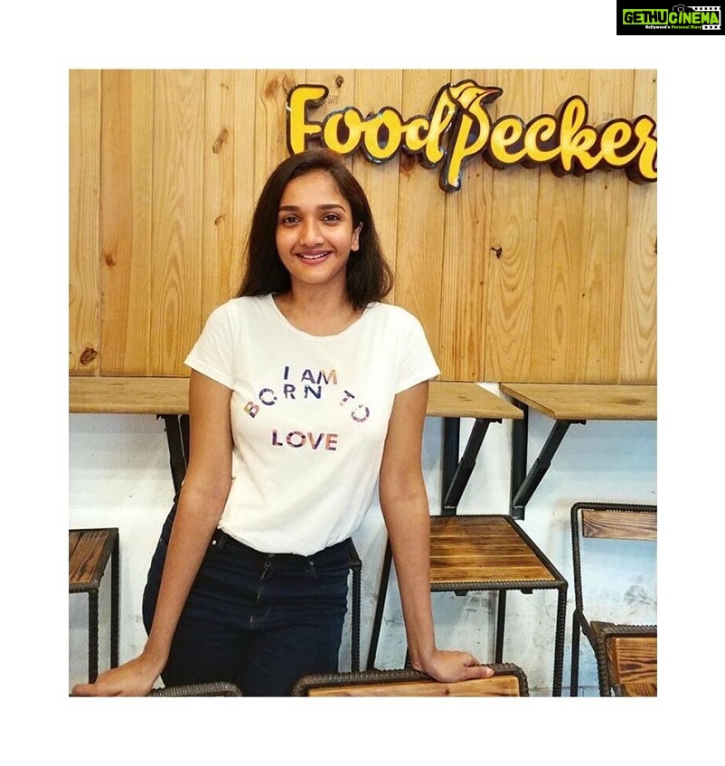 Surabhi Santosh Instagram - Handmade fresh food with no preservatives, that’s my kind of scene. Their #BiscottiShake is ❤️ Thank you @food.pecker and @savool_miranda for having me and @sujith_raj for introducing me to this gem! #bookmarked