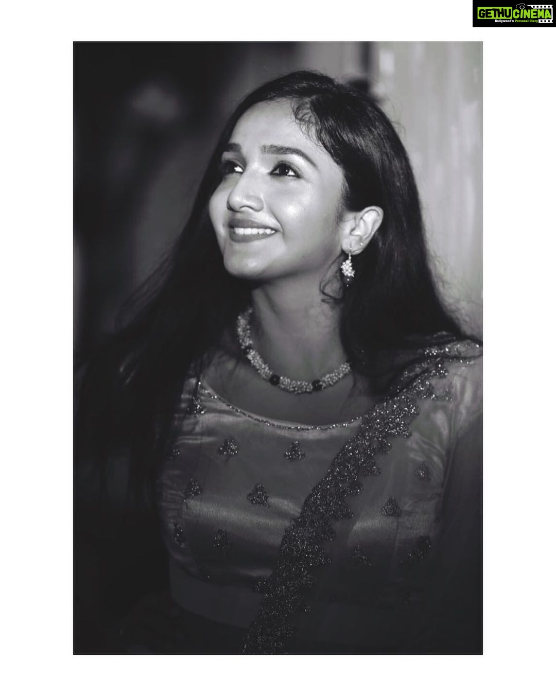 Surabhi Santosh Instagram - Fifty shades of happiness and maybe a little grey❄️ @nidad_photography. . . . #blackandwhitephotography #potraitshots #happyglow #happywoman #pictureperfect