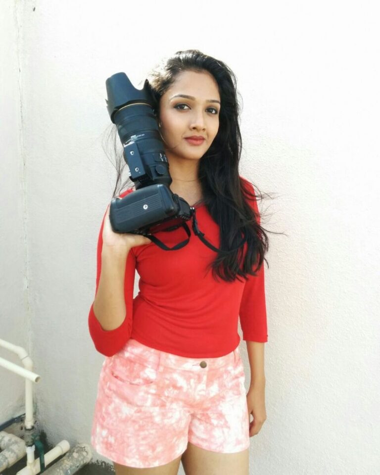 Surabhi Santosh Instagram - You gotta pose with the most important one of em all... the capturer, the camera❤️