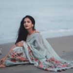 Surabhi Santosh Instagram - Photograper: @dy___bbuk Saree: A gift from Mom for my birthday Makeup: literally just eyeliner and lipstick from #maybelline (Divine wine for those guessing the shade😉)