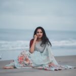 Surabhi Santosh Instagram - Photograper: @dy___bbuk Saree: A gift from Mom for my birthday Makeup: literally just eyeliner and lipstick from #maybelline (Divine wine for those guessing the shade😉)