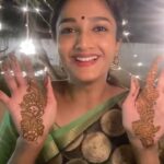 Surabhi Santosh Instagram – Happiness 🍀🍀🍀

#mehendi #sangeethnights #indianweddings #Sareelove