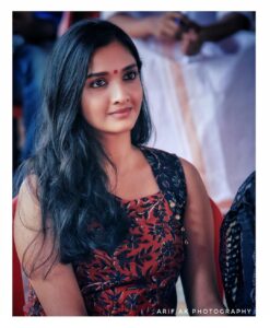 Surabhi Santosh Instagram - At the inauguration of MG University Kalotsavam. #alathalam @arif_ak_photography