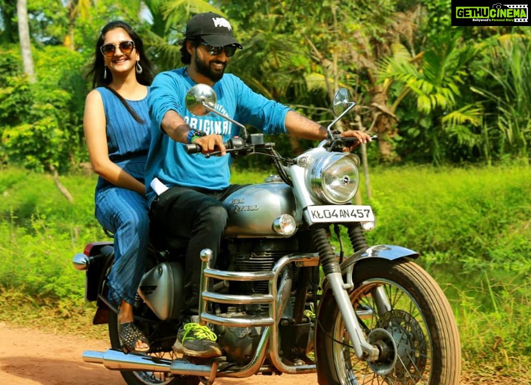Surabhi Santosh Instagram - My drop to the caravan cuz walking be too mainstream😁#GrandfatherMovie #behindthescenes #assistantdirector/biker #royalenfieldride