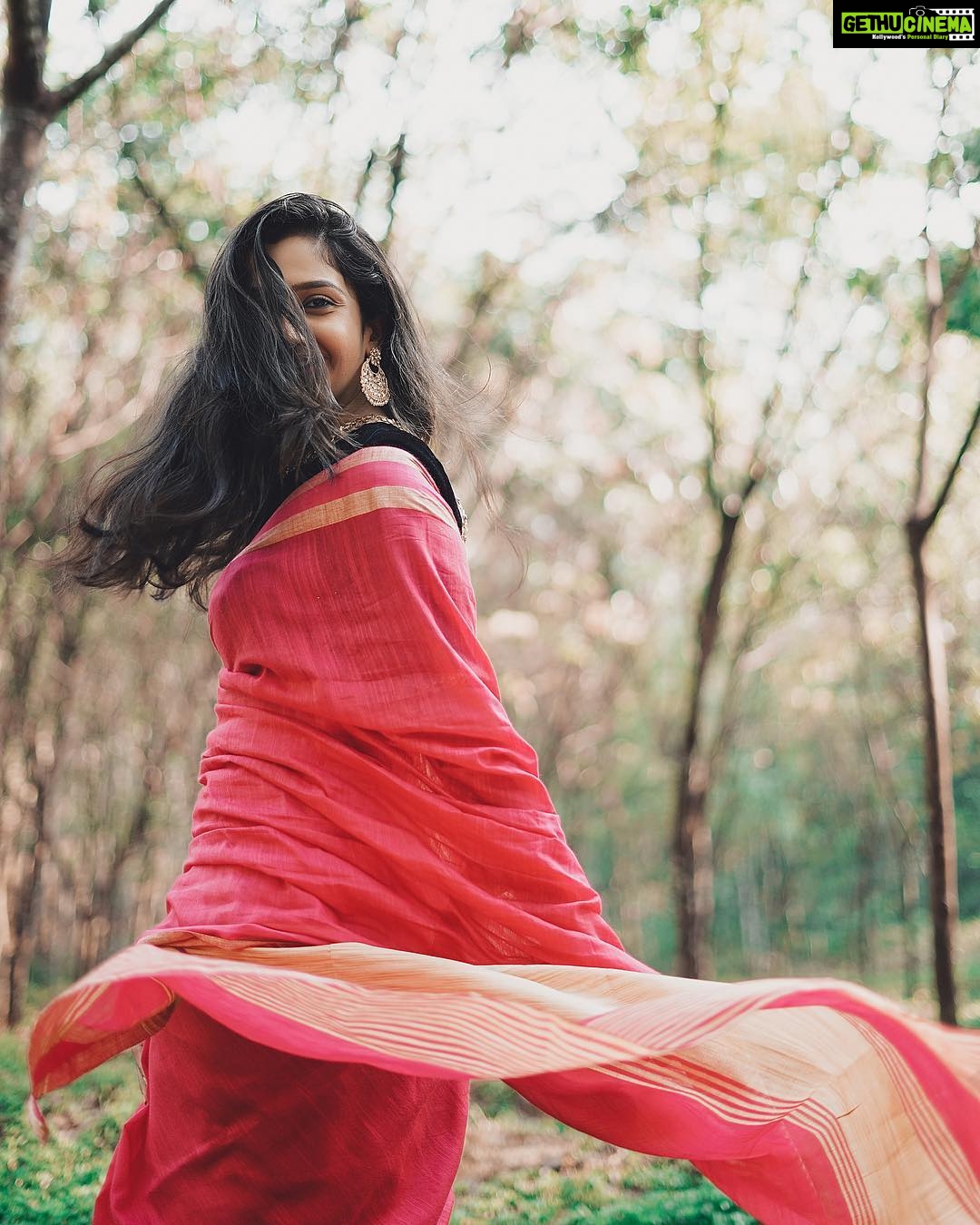 Surabhi Santosh Instagram - Can you keep a secret?🌸 @abhijithsk.photography #Serein