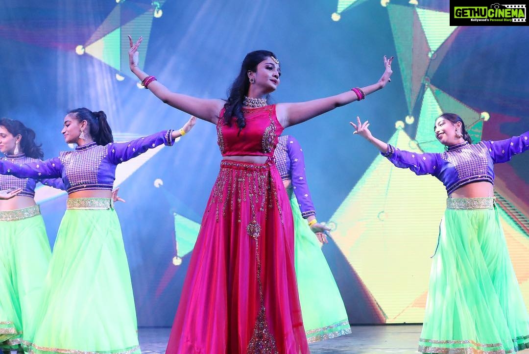 Surabhi Santosh Instagram - The job of feet is walking, but their hobby is dancing💕 #asiavisionawards #dancinglikenotomorrow 🔅Outfit:@vedhikafashion 🔅MUA:@fashionistas_bioscope 🔅Styling:@kavithasantosh29 Global Village