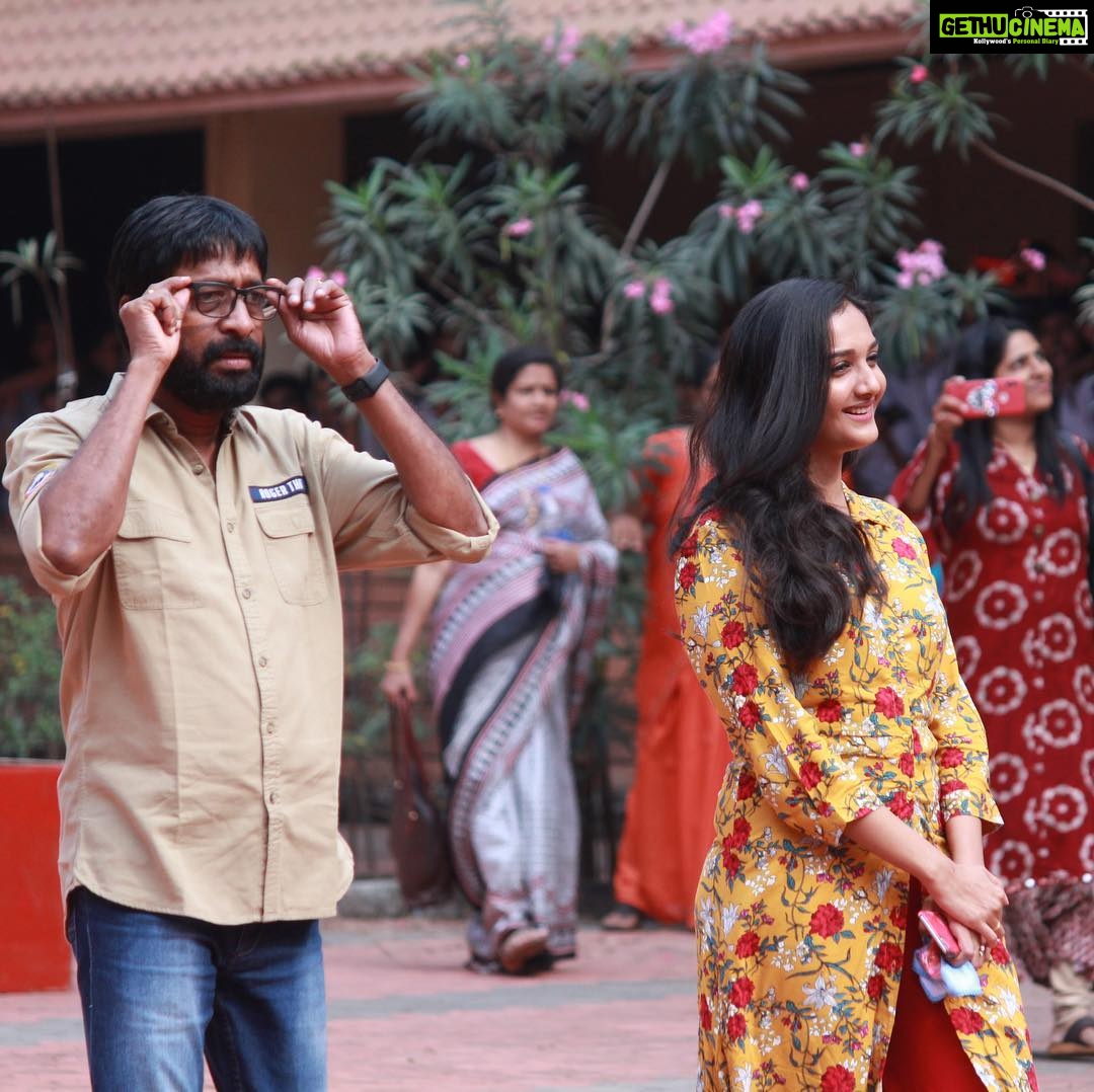 Surabhi Santosh Instagram - #aninternationallocalstory promotions. At the launch of #Brahma2k19 with none other than @harisree_asokan . Thank you for capturing these cute moments @r3ducteur ☺️ Adi Shankara Institute of Engineering Technology