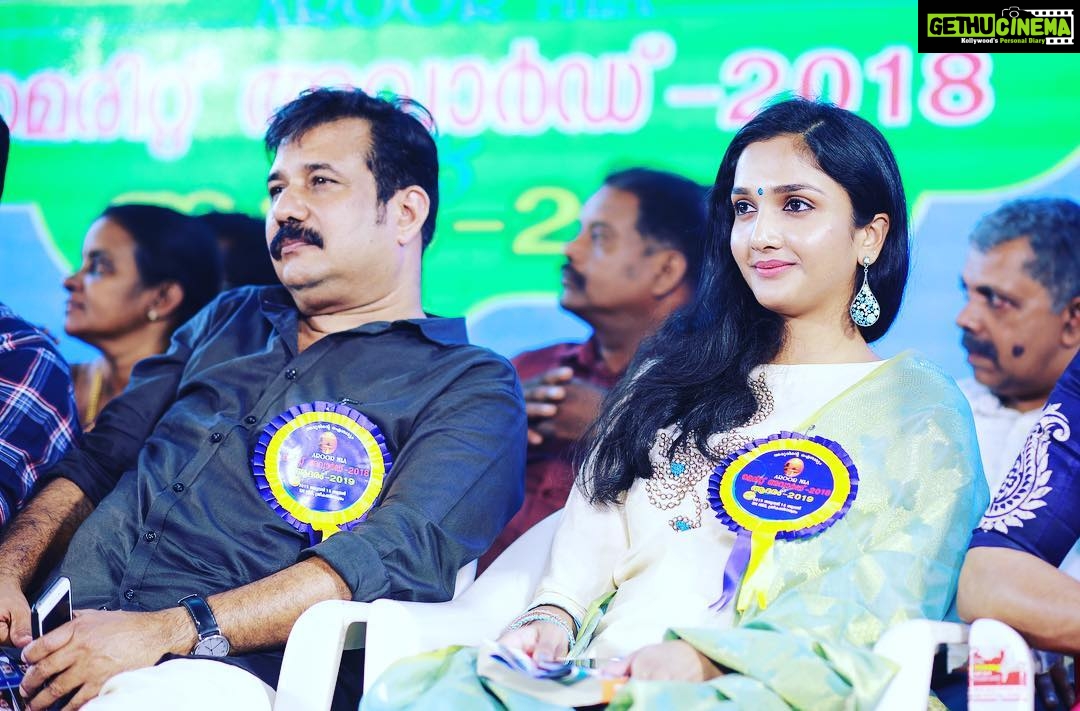 Surabhi Santosh Instagram - Was so extremely blessed to be invited by Aroor MLA, A M Ariff Sir, to be a part of #AroorMLAMeritAwards and to share the stage with @actor_jayaram_official, @kalabhavanshajonofficial, #vayalarsarathchandravarma and many more esteemed personalities. #Blessed Poochakkal