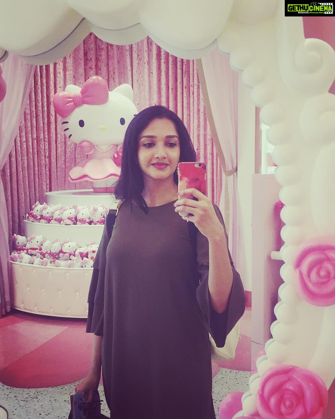 Surabhi Santosh Instagram - Pink is bearable when it’s #hellokitty💕 Universal Studios Singapore
