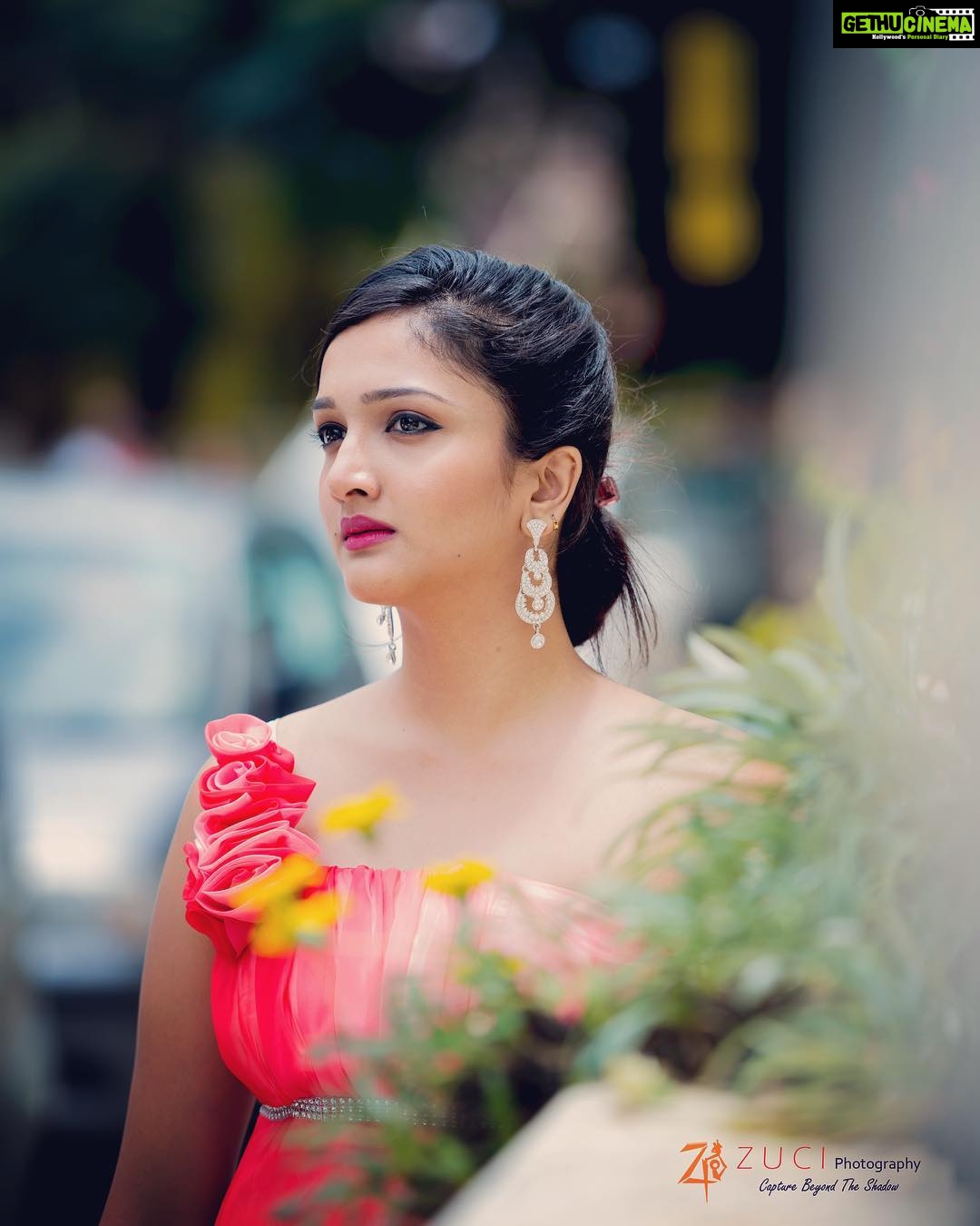 Surabhi Santosh Instagram - #Bloom 🌸 Photographer @rohit_lakshminarayan