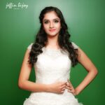 Surabhi Santosh Instagram - All about yest! Finally gotto be a #ChristianBride at #IndianFashionLeague! Oh and also celebrating #20kfollowers #happyhappyhappy 😍 PC @jeffysketches
