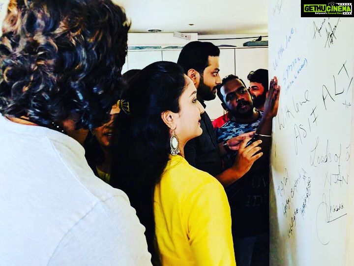 Surabhi Santosh Instagram - Radio channels be the best! So much energy @92.7bigfm Tvm 💕💕