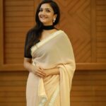 Surabhi Santosh Instagram - Which saree pic look do you like? 1? 5? 10? #10Challenge #10picture #Sareelove #throughtheyears