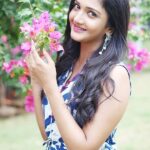 Surabhi Santosh Instagram - #Smile like you got it all together even though you’re #tensedAF 😂 #Kinavalli #10daystogo