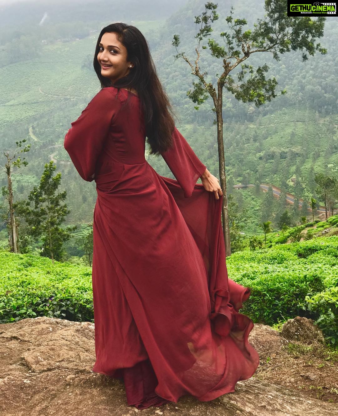 Surabhi Santosh Instagram - #runningoutofhashtags