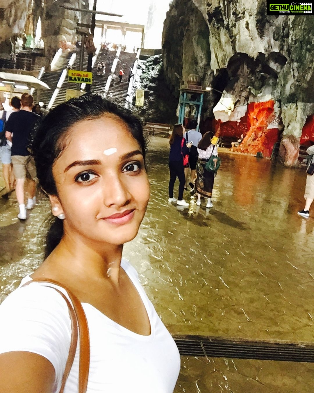Surabhi Santosh Instagram - Nestled between gigantic caves, away from Kuala Lumpur city, is one of THE MOST beautiful temples I have seen! #Throwback #malaysiantraveldiaries #hinduism #spirituality #temples Batu Caves Temple