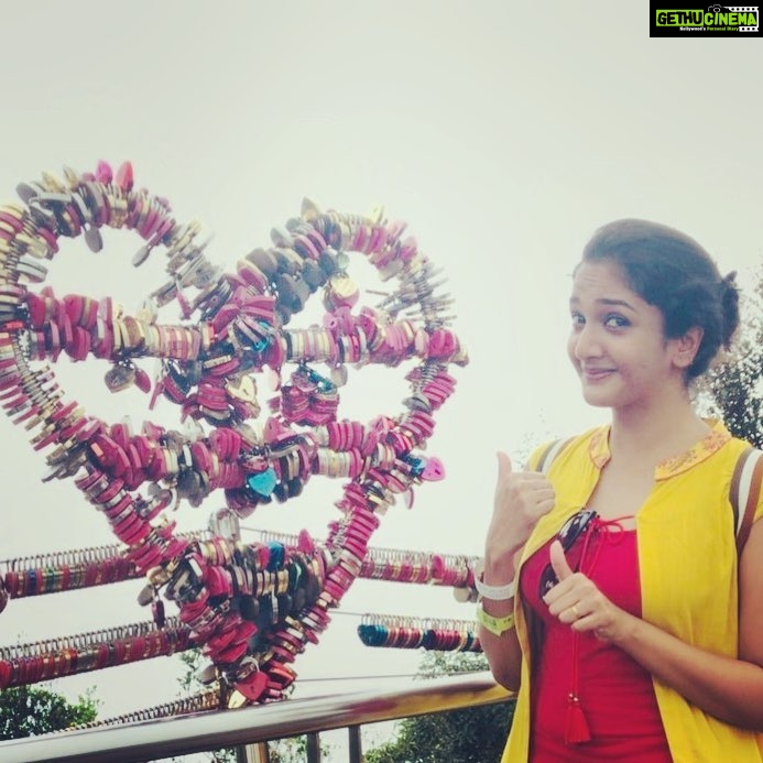 Surabhi Santosh Instagram - Ummmm #singlepeoplebelike #nopetynope 😂