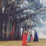 Surabhi Santosh Instagram - Imagine all the stories this 100 plus year old tree was a part of! Now its a part of mine too. #shoot #thingsIgettosee #somethingsaresurreal #beautyofnature #lovelovelove ❤️ Mysore, Karnataka