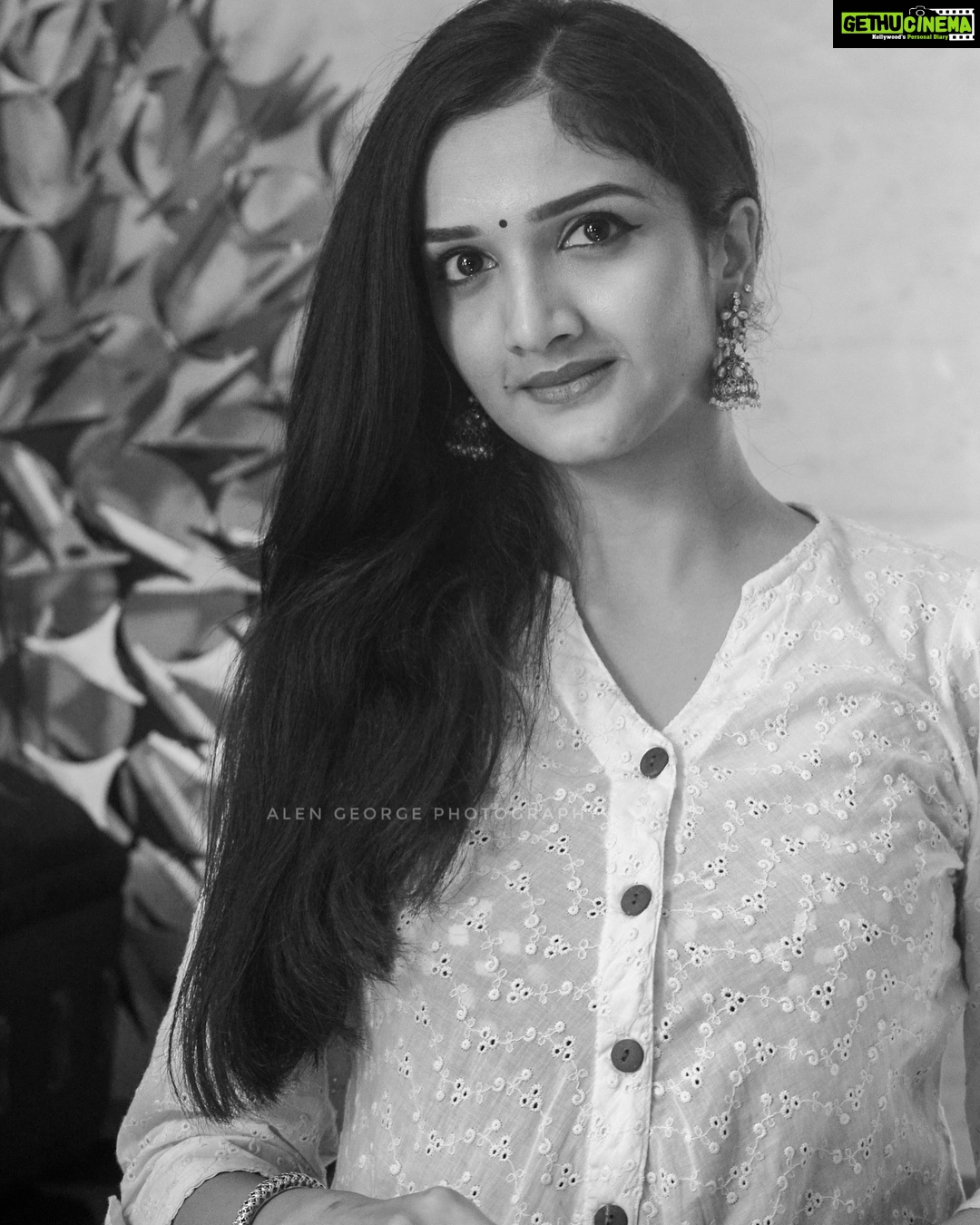 Surabhi Santosh Instagram - @aln_george_photography 💕 #kinavalli #audiolauch