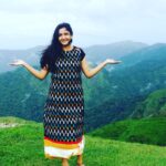 Surabhi Santosh Instagram - #whenyoudontknowhowtopose #randoms #travellerinme #placesigettosee #yearofthemountain #happyvaishu !! PC: @aju_muhammed Parunthumpara