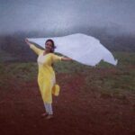 Surabhi Santosh Instagram - Being filmy is in my blood #bollywoodstyle. During shoot of #2ndhalf #kannadafilm