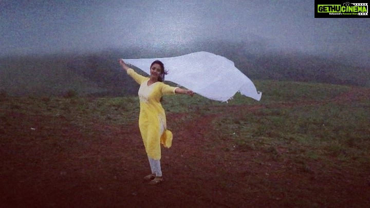 Surabhi Santosh Instagram - Being filmy is in my blood #bollywoodstyle. During shoot of #2ndhalf #kannadafilm