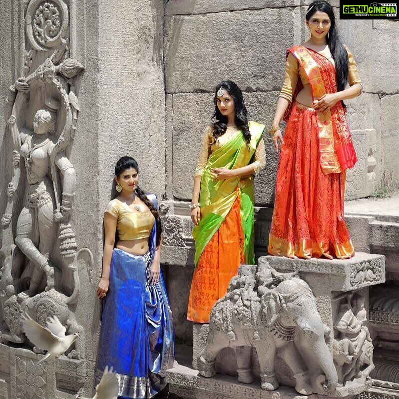 Surabhi Santosh Instagram - #saree #sculptures #womenthen #womennow #stillcurvyaf #lovingthecurves #ads #textiles #grandhouse #planningroom 💚