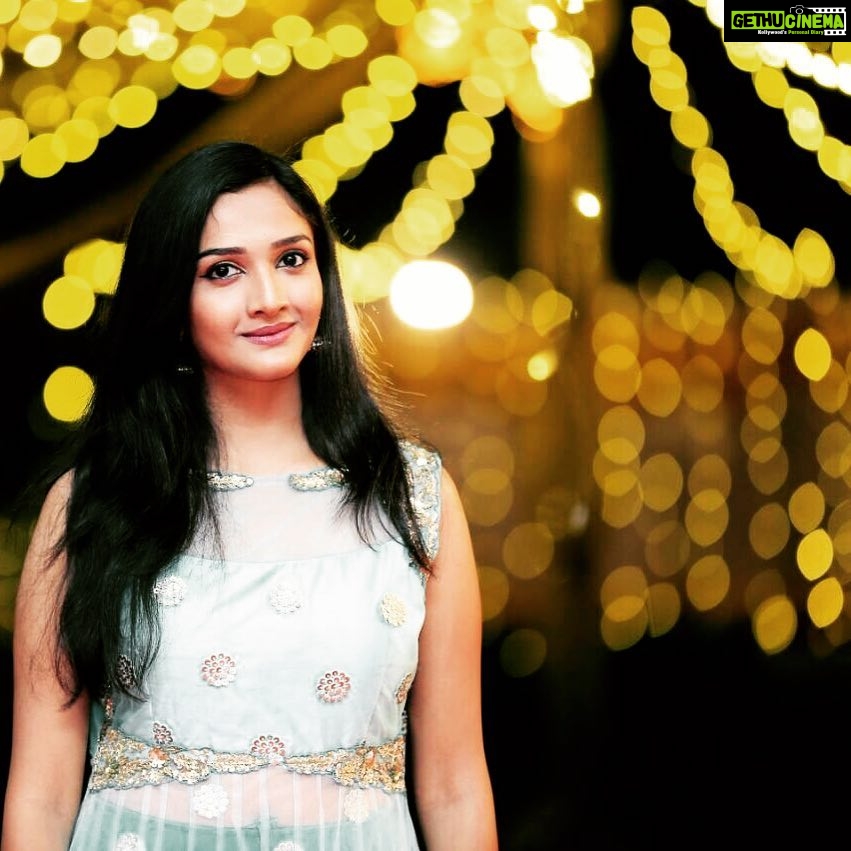 Surabhi Santosh Instagram - #Instantsmiles #Weddingsarethebest #Sneshank2016 #Nighttoremember #MoreLikeTryingToRemember😛