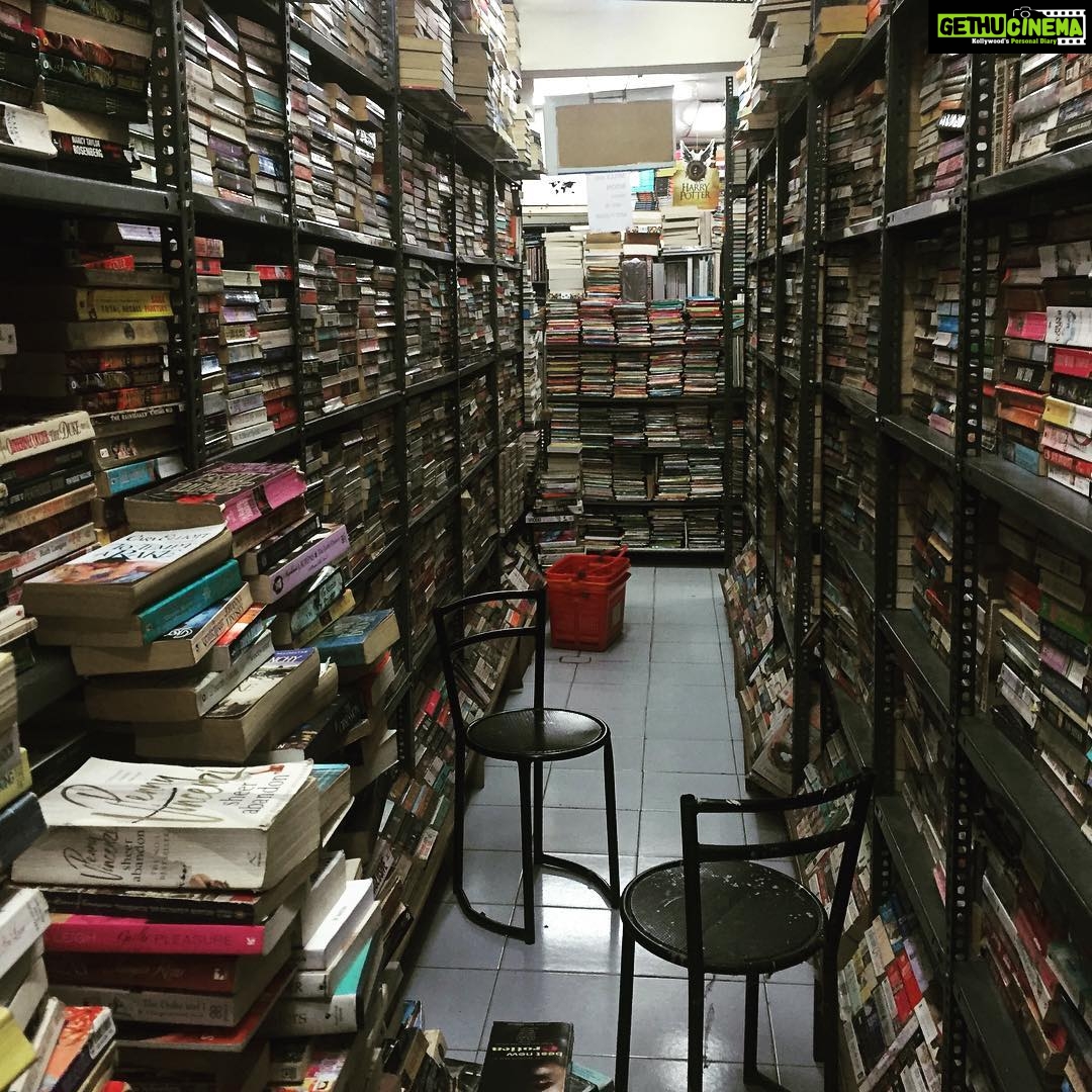 Surabhi Santosh Instagram - #callmeinacoupleofyears #bookmadness #bookaholic #newheaven #happyvaishu 📚