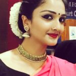 Surabhi Santosh Instagram - #southindianlook #aintnothinglikeit #pottu #mookuthi #andthelikes #eternal #evergreen #Indian ✨
