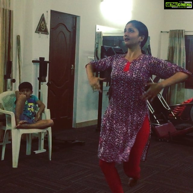 Surabhi Santosh Instagram - #practicesessions #littlecousin #bharatanatyam #shiva #poses #dance #passion ❤️