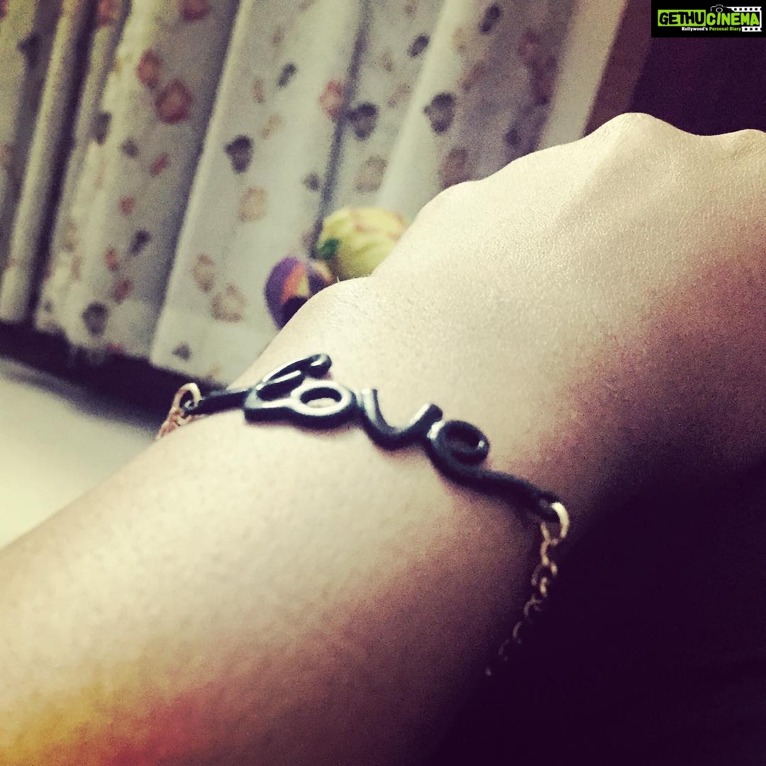 Surabhi Santosh Instagram - Love and shiz like that ... #love #nolove #gottofindout #bracelet #fornow ...